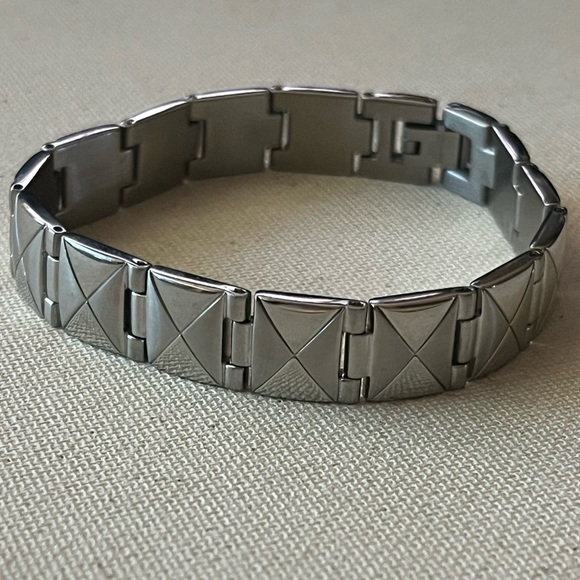 Title: Stainless Steel Link Bracelet – Unisex Modern Style - Picture 2 of 4